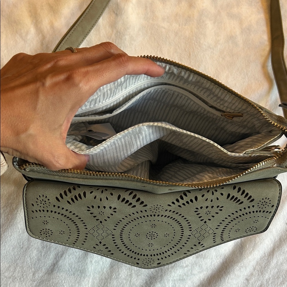 Stylish Sage/Gray Crossbody Bag - Picture 3 of 4
